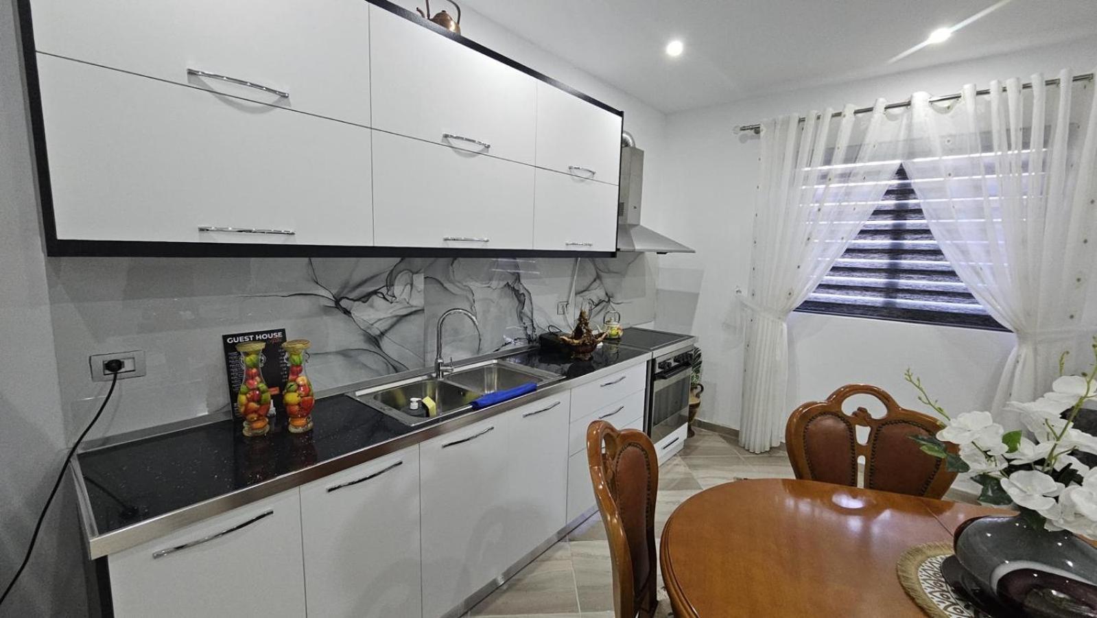 Guesthouse Albi Берат Экстерьер фото